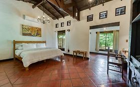 Hacienda La Pacifica Eco-Lodge